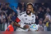 Neymar gera polêmica no vestiário do Santos após empate com a Chapecoense.