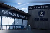 A intervenção contempla toda a extensão da fachada do estádio e tem como objetivo renovar a identidade visual do Baenão.