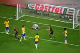 Embalada pelo título da Copa das Confederações de 2013 e comandada por Luiz Felipe Scolari, a equipe iniciou a competição cercada de confiança, mas...