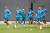 Fabinho, Douglas Santos, Éderson Silva, Gabriel Martinelli e Gabriel Magalhães durante o último treino de preparação da Seleção no CT