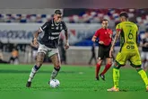 Remo e Mirassol se enfrentam em um duelo crucial.