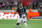 O defensor, que pertence ao Fluminense-RJ, tem conversas avançadas com um clube da Rússia e deve encerrar de forma antecipada a passagem pelo Leão Azul