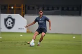 Técnico Léo Condé defende escolha de titulares. Entenda a situação de Picco e as críticas da torcida após a derrota para o Cruzeiro.