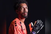 Conheça a trajetória de Vozinha, o goleiro que se tornou o mais seguido do mundo após a Copa do Mundo de 2026, com atuações impressionantes.