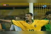 Denílson comemora um de seus dois gol marcados em amistoso de 1997
