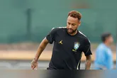 Neymar segue em recuperação nos Estados Unidos e não viaja com a Seleção Brasileira para o jogo contra o Haiti pela Copa do Mundo 2026.