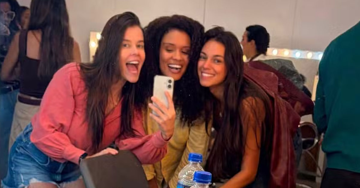 Ex-BBB Alane Dias com as atrizes Heslaine Vieira e carla Purccina no camarim