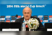 Episódio envolvendo árbitro barrado na imigração dos Estados Unidos mesmo após obter autorização para participar da Copa levou Joseph Blatter a criticar duramente a Fifa e a organização do torneio.