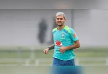 Volante Bruno Guimarães perdeu o pênalti que poderia ter mudado a história do jogo.