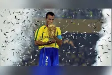 Cafú foi o último a levantar a taça