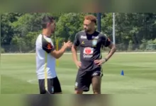 Neymar deu mais um passo em sua recuperação e pela primeira vez realizou atividades no gramado desde que se apresentou à Seleção Brasileira para o Mundial.