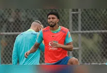 O volante Éderson foi convocado para a Copa do Mundo de 2026 após a lesão do lateral-direito Wesley.