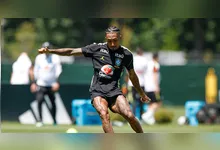 Na reta final do primeiro tempo do confronto contra o Haiti, pela segunda rodada do Grupo C da Copa do Mundo 2026, Raphinha sentiu dores na perna direita e precisou deixar o campo.