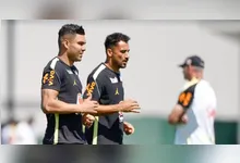 Casemiro e Danilo foram amarelados ao longo da primeira fase da Copa.