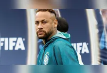 O atacante completou 16 anos vestindo a camisa da Seleção Brasileira