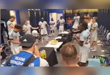Jogadores da Bélgica reproduziram a "dancinha do Trump" no gramado e no vestiário após a classificação para a próxima fase