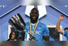 Lukaku é considerado um dos jogadores mais poliglotas do futebol europeu e fala oito idiomas.