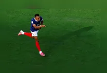 A França entra em campo contra o Paraguai a partir das 18h.