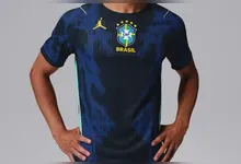 Imagem ilustrativa da notícia O que está escondido na camisa azul do Brasil? Teoria viraliza na internet