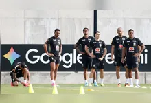 A Seleção Brasileira se prepara intensamente para a Copa do Mundo.