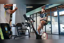 Neymar avança na recuperação, mas estreia na Copa do Mundo ainda é incerta.