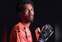 Conheça a trajetória de Vozinha, o goleiro que se tornou o mais seguido do mundo após a Copa do Mundo de 2026, com atuações impressionantes.