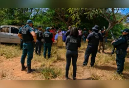 Equipes da Deca Marabá e do 1º Batalhão Rural da PM estabelecem perímetro de segurança para conter aproximação de produtores rurais.