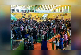 Ginásio Renato Veloso lotado na manhã deswte sábado (23) durante a entrega de fardamentos e chuteiras para os novos integrantes do projeto social.