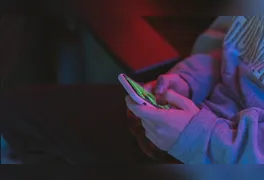 A estrutura do curso, que possui carga horária de 45 horas, é dividida em quatro módulos que abrangem desde o contexto histórico dos jogos até estratégias práticas