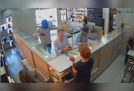 Criminosos fugiram após disparo de arma de fogo efetuado por irmão do proprietário