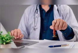 Decisão do TRT-MG considerou abusiva a conduta de impor critérios internos e rejeitar documentos válidos emitidos pela rede pública.