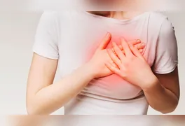 Ataque cardíaco pode se manifestar de forma discreta; sintomas em mulheres e idosos exigem atenção redobrada.