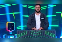 Patricia Abravanel não perdoa e brinca com o competidor após dúvida sobre o gênero das palavras "mesa" e "cadeira": "Vai virar meme".