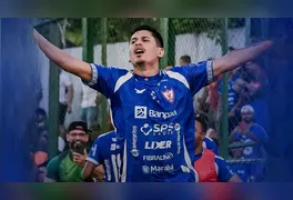 Alex Silva e Felipe Pará marcam os gols que garantiram a classificação direta do Azulão no Estádio Zinho de Oliveira.