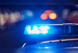 Suspeito de 32 anos foi flagrado vigiando e intimidando o ex-companheiro; prisão foi efetuada pela Guarda Municipal na madrugada de domingo (28).