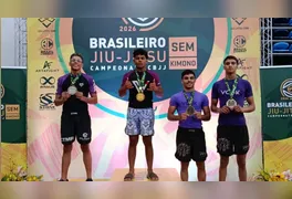 Yan Nonato, de 16 anos, garantiu o ouro inédito na modalidade No-Gi (sem quimono) e o bronze na categoria absoluto pelo nacional da CBJJ.
