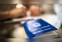 Balanço aponta expansão de empregos formais em 93 municípios; setor de Serviços puxa contratações e interior lidera crescimento.