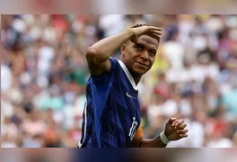 Mesmo com a derrota da França para a Inglaterra na disputa pelo terceiro lugar, atacante francês atinge a marca inédita de 22 gols em Mundiais.