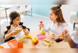 Especialista sugere trocar ultraprocessados por receitas práticas e envolver as crianças na cozinha.