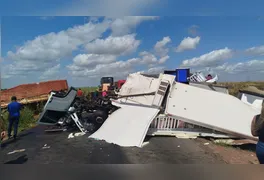 Acidente entre três caminhões deixou a rodovia interditada entre Xinguara e Sapucaia, no sul do Pará.