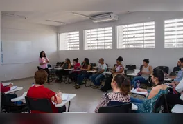 Oportunidade oferta turmas presenciais e virtuais de inglês, francês, espanhol, alemão e árabe.