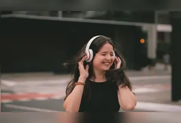 Lançamentos misturam o clima pré-Copa do Mundo, parcerias inéditas do sertanejo e faixas póstumas para renovar as suas playlists.