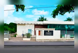 Conciliadores e representantes do Município analisam processos de execução fiscal em busca de acordos com cidadãos.
