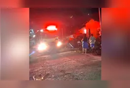 Ação ágil das equipes de resgate conteve as chamas antes que o sinistro se alastrasse pela Rua Esmaelino Pontes.