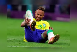 Informações de bastidores indicam um conflito de diagnósticos entre o staff do atleta e os médicos: discute-se se o caso é uma lesão muscular real ou apenas um edema