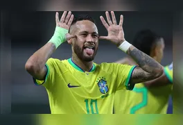 Atacante em ação comercial gravada previamente; retorno à Seleção disparou contratos de grandes marcas globais.