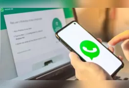 Tela de computador exibindo a interface do WhatsApp Web com aviso de erro de conexão.