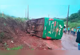 Local do acidente em Carajás, onde o ônibus tombou na manhã desta sexta-feira durante o transporte de turno.
