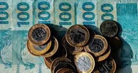O 13º salário é pago aos trabalhadores formais contratados pelo regime da Consolidação das Leis do Trabalho (CLT).