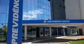 A presidente do INSS, Ana Cristina Viana, assina o documento e pede que a demanda seja repassada ao Ministério da Gestão e da Inovação em Serviços Públicos (MGI) até o final deste mês.